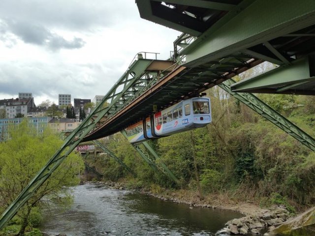 Schwebebahn